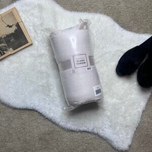 Plush throw